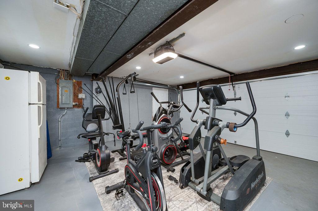 CRESTWOOD - Residential