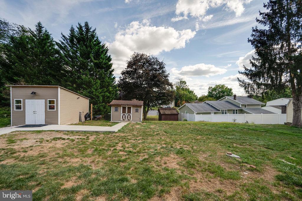 CRESTWOOD - Residential