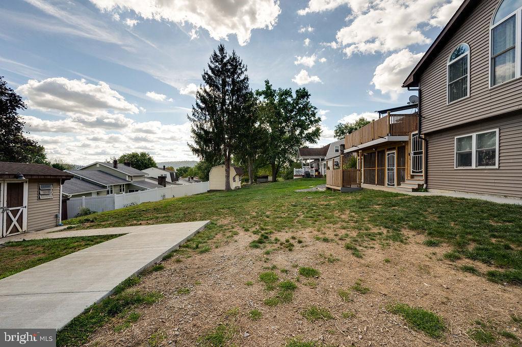 CRESTWOOD - Residential