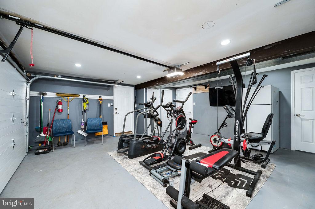 CRESTWOOD - Residential