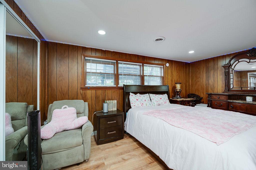 CRESTWOOD - Residential