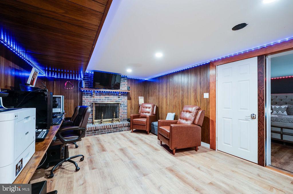 CRESTWOOD - Residential