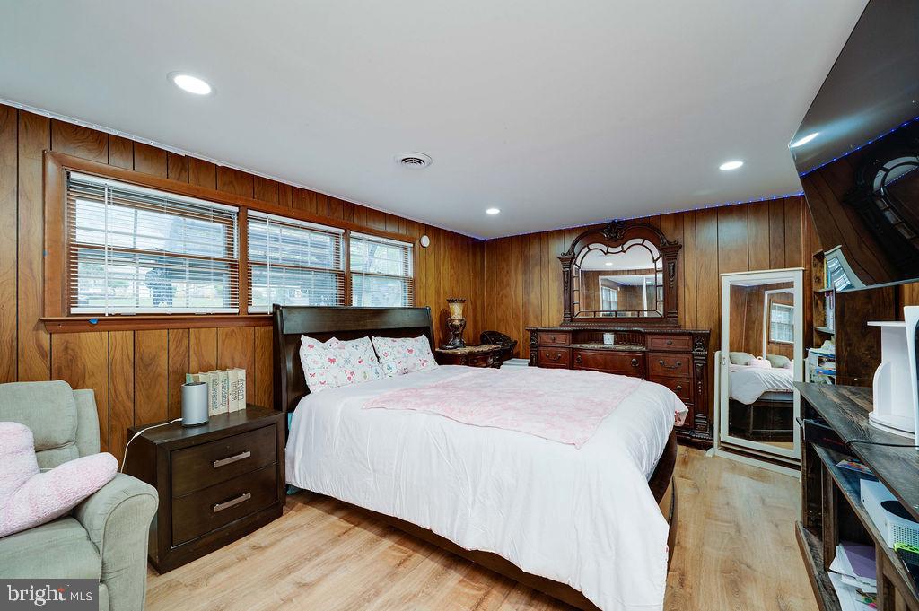 CRESTWOOD - Residential