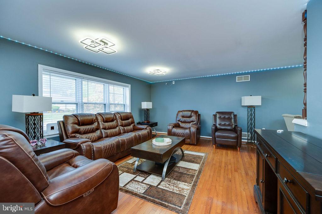 CRESTWOOD - Residential