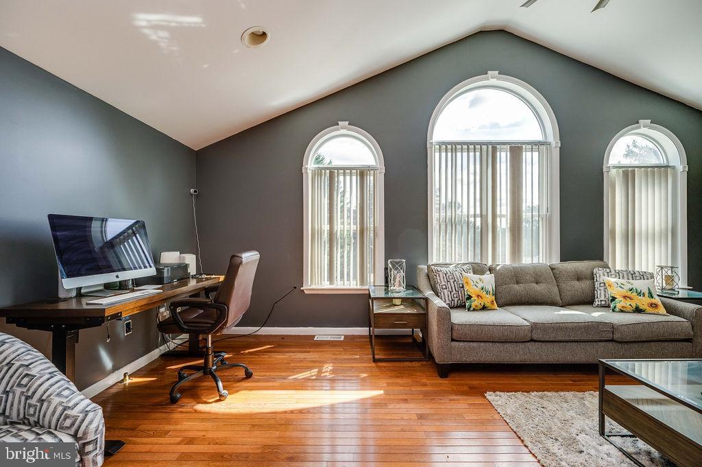 CRESTWOOD - Residential