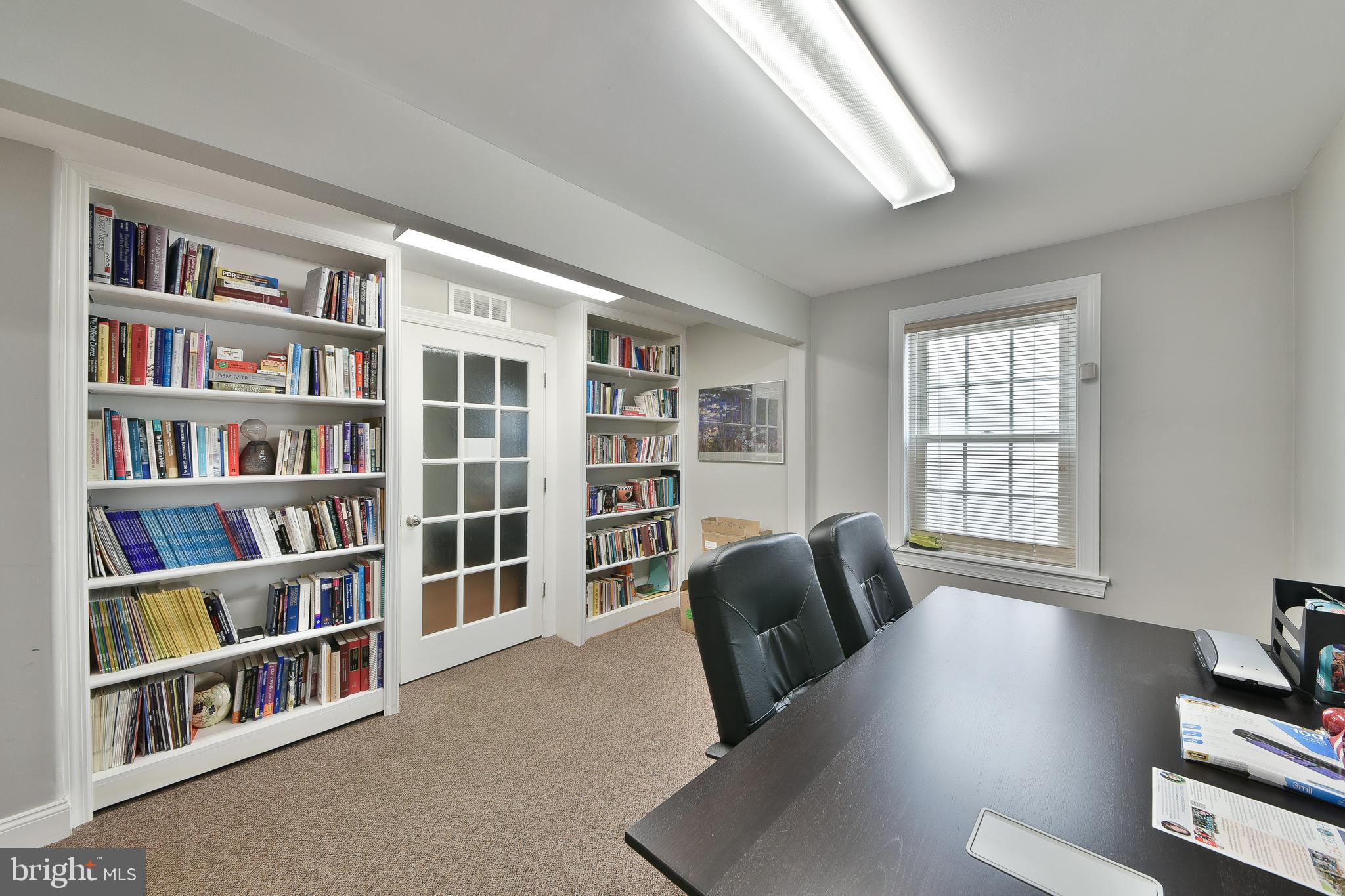 FLOURTOWN - Commercial Lease