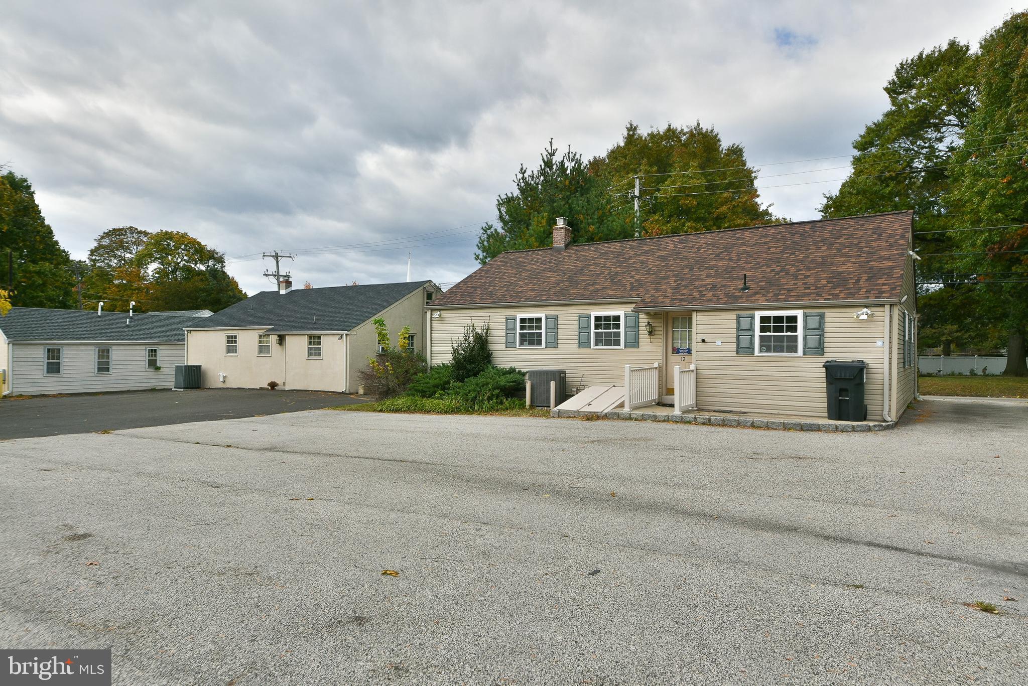 FLOURTOWN - Commercial Lease