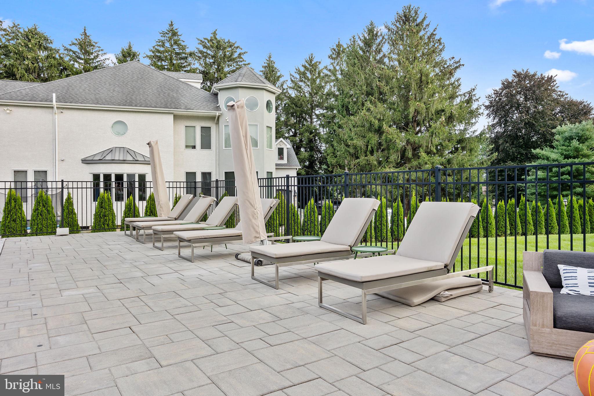 HUNTINGDON VALLEY - Residential