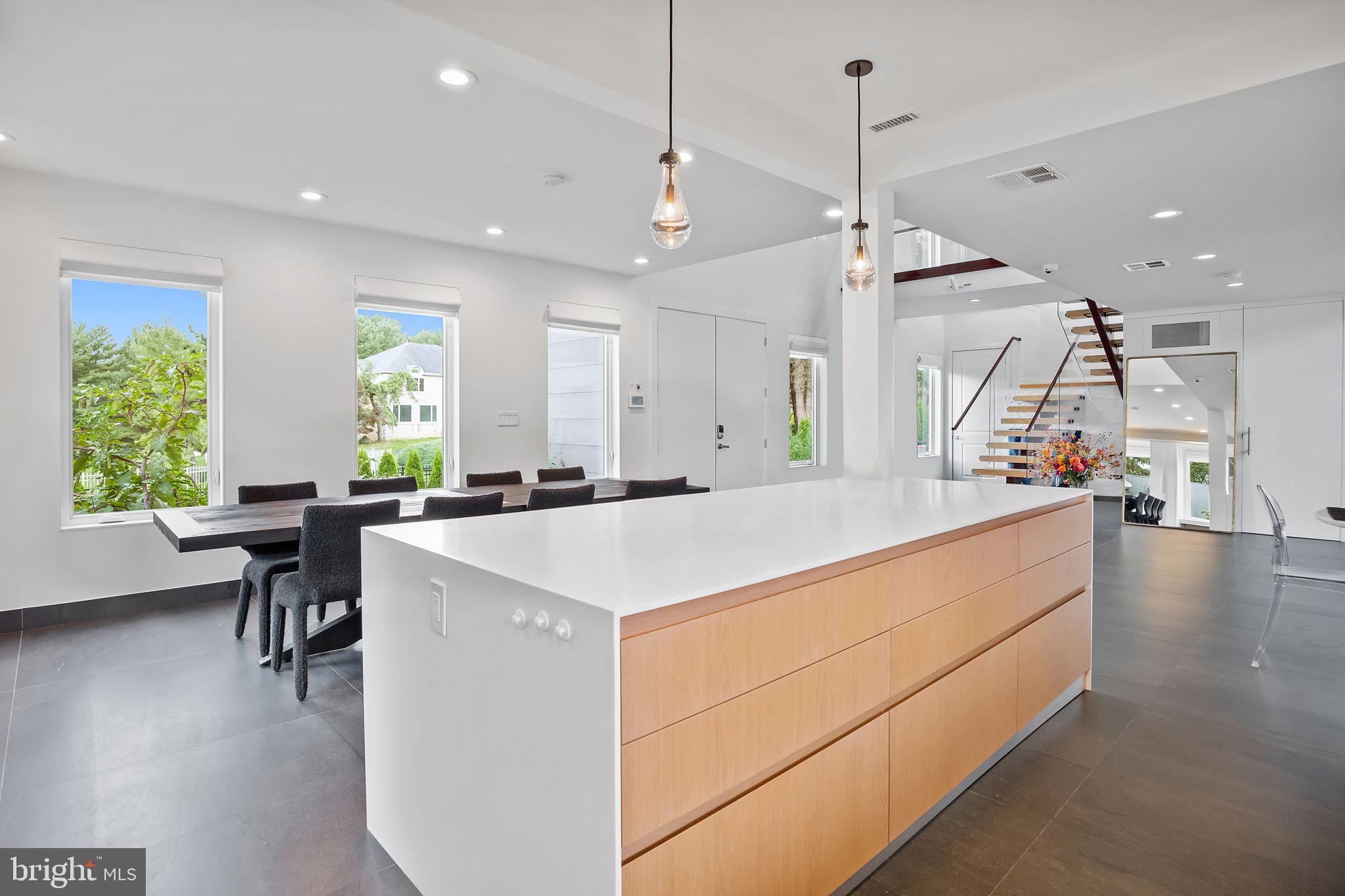 HUNTINGDON VALLEY - Residential