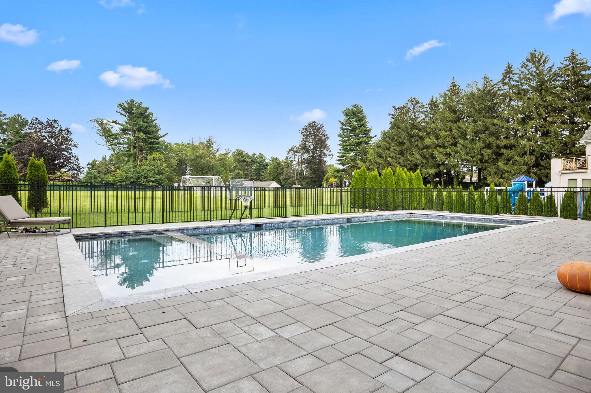 HUNTINGDON VALLEY - Residential