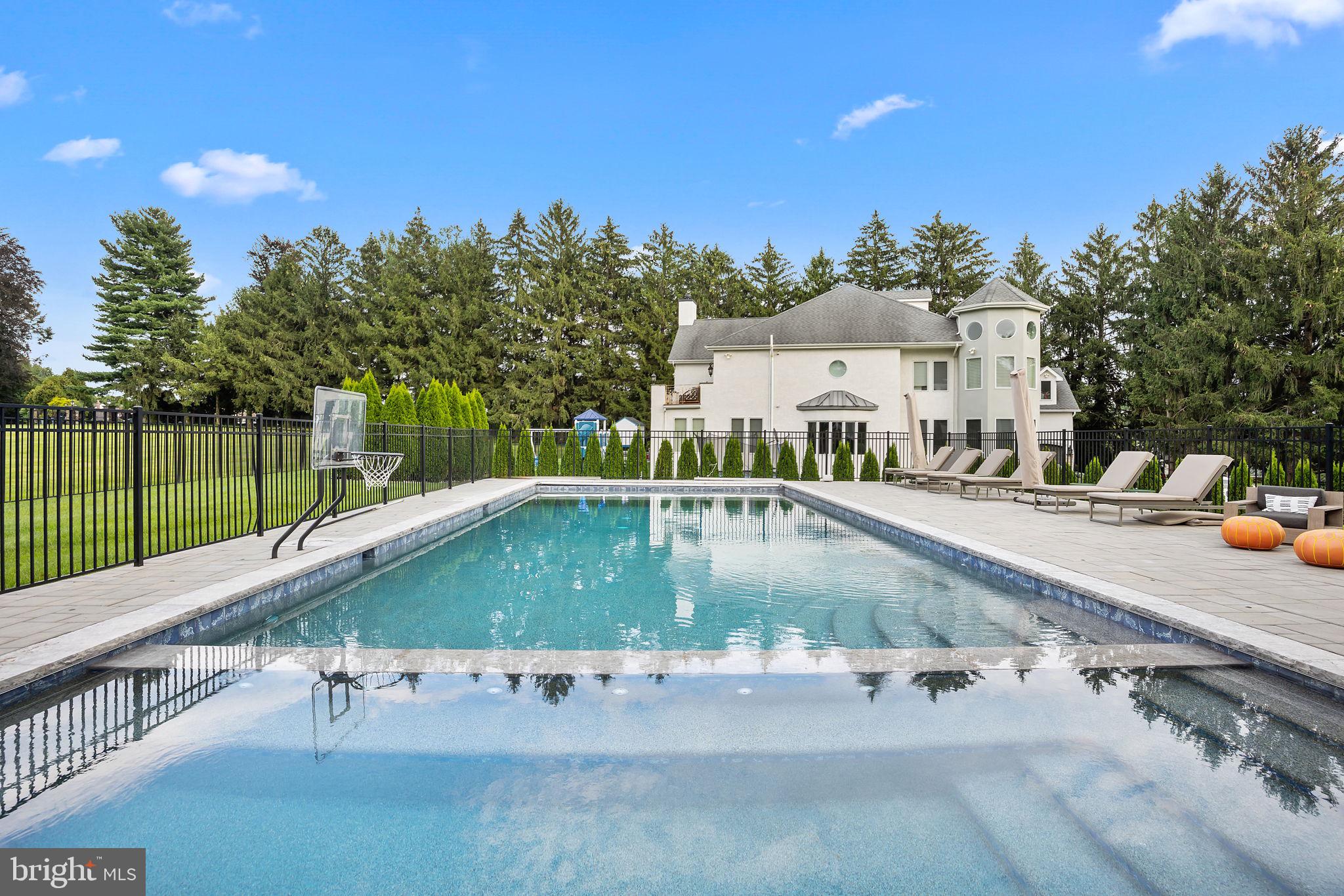 HUNTINGDON VALLEY - Residential