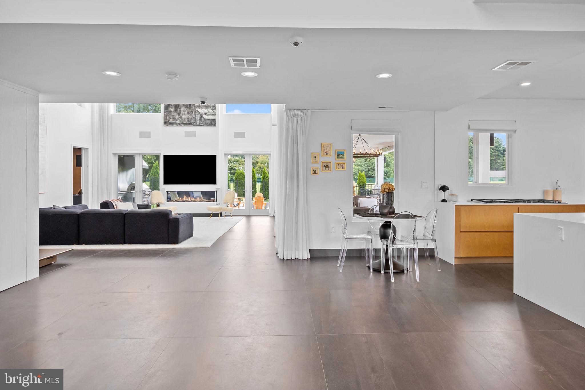 HUNTINGDON VALLEY - Residential