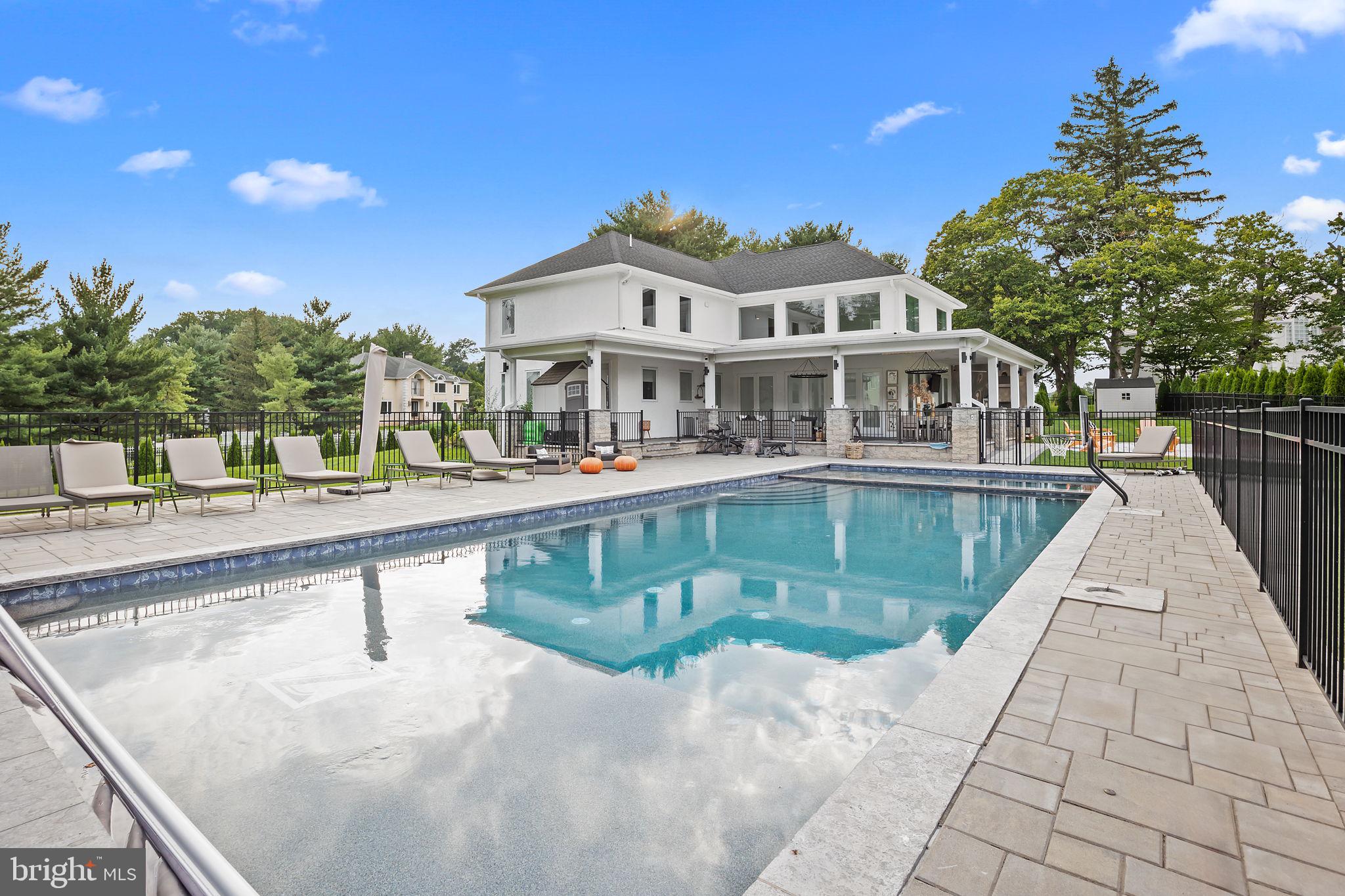 HUNTINGDON VALLEY - Residential