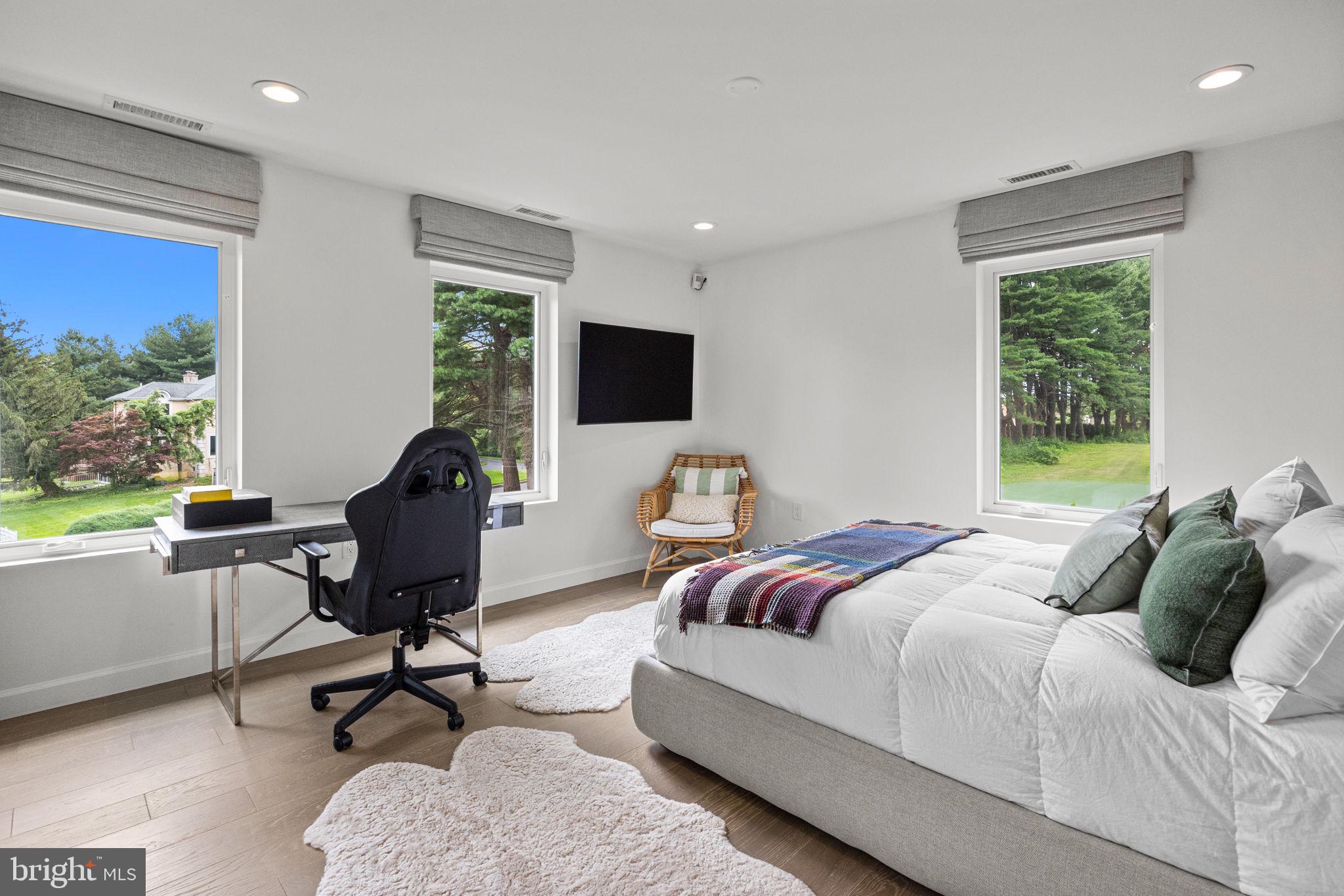 HUNTINGDON VALLEY - Residential