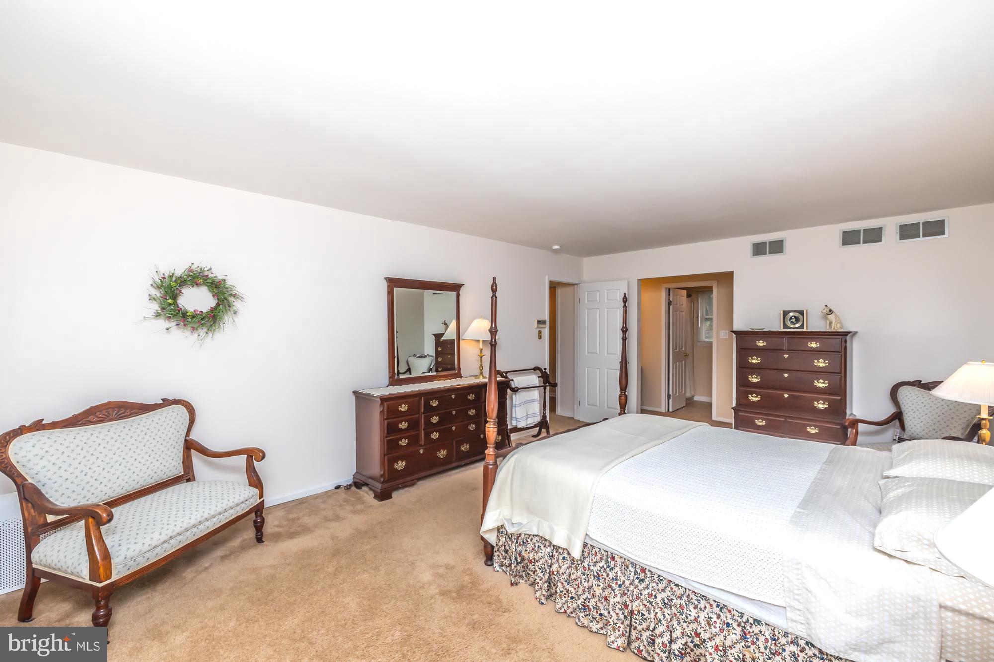 COUNTRY CLUB ESTAT - Residential