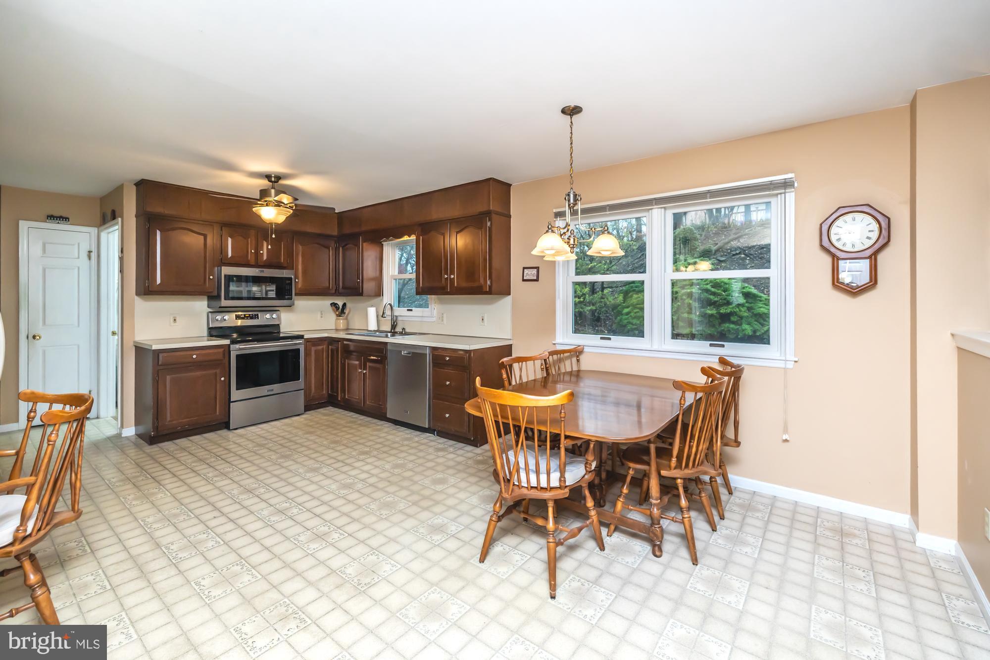 COUNTRY CLUB ESTAT - Residential