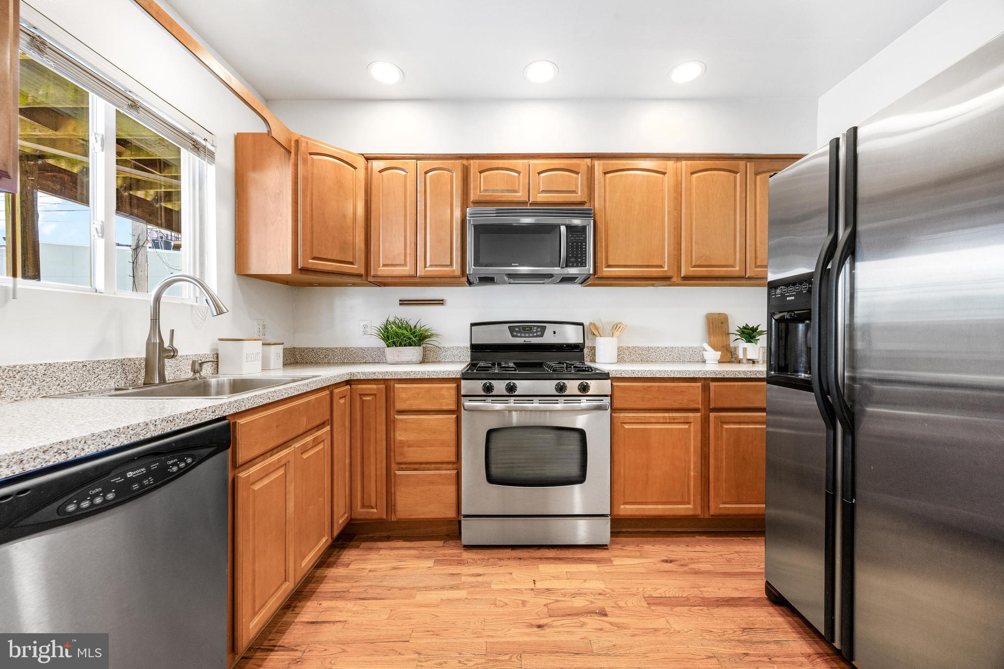 LOCUST POINT - Residential