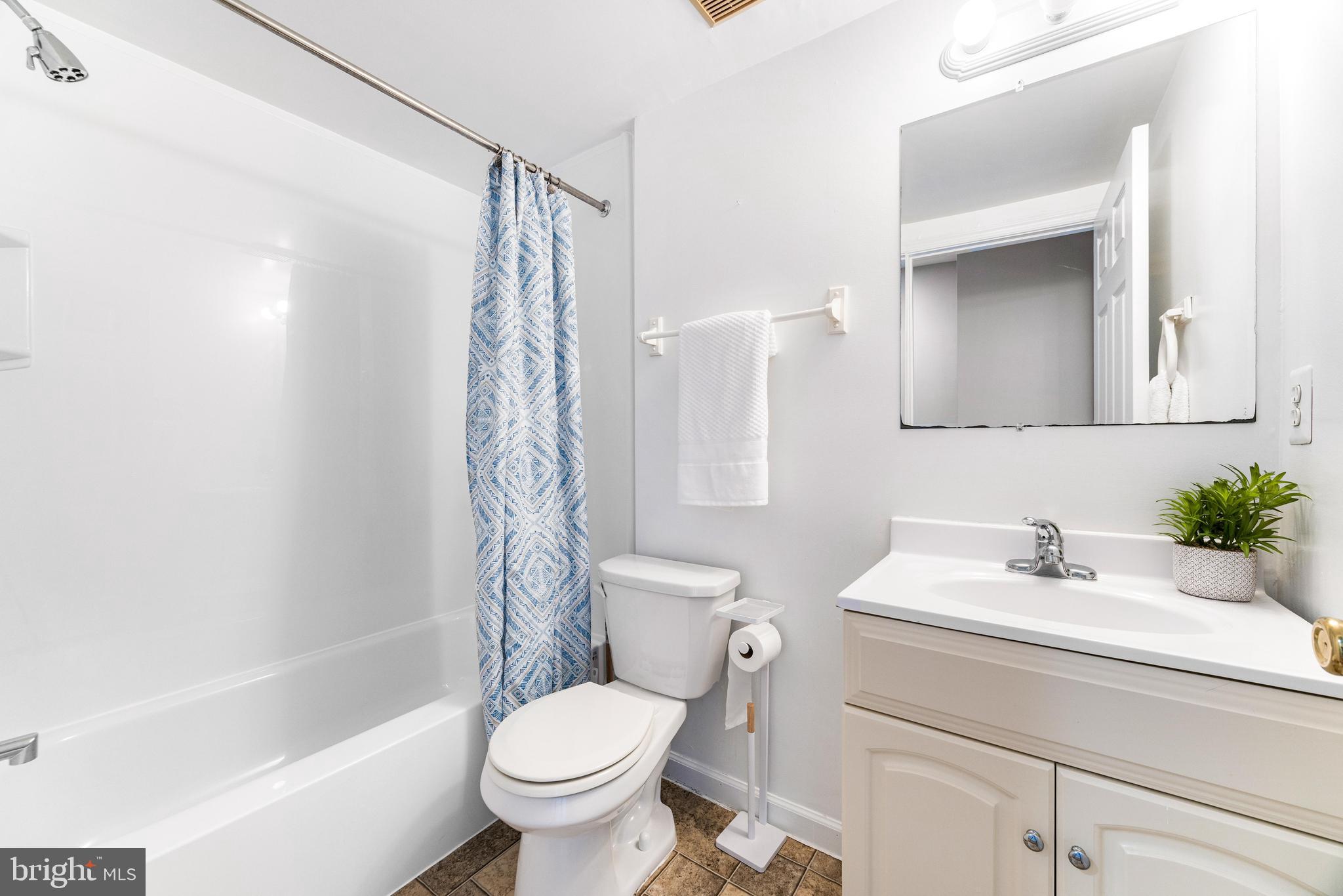 LOCUST POINT - Residential