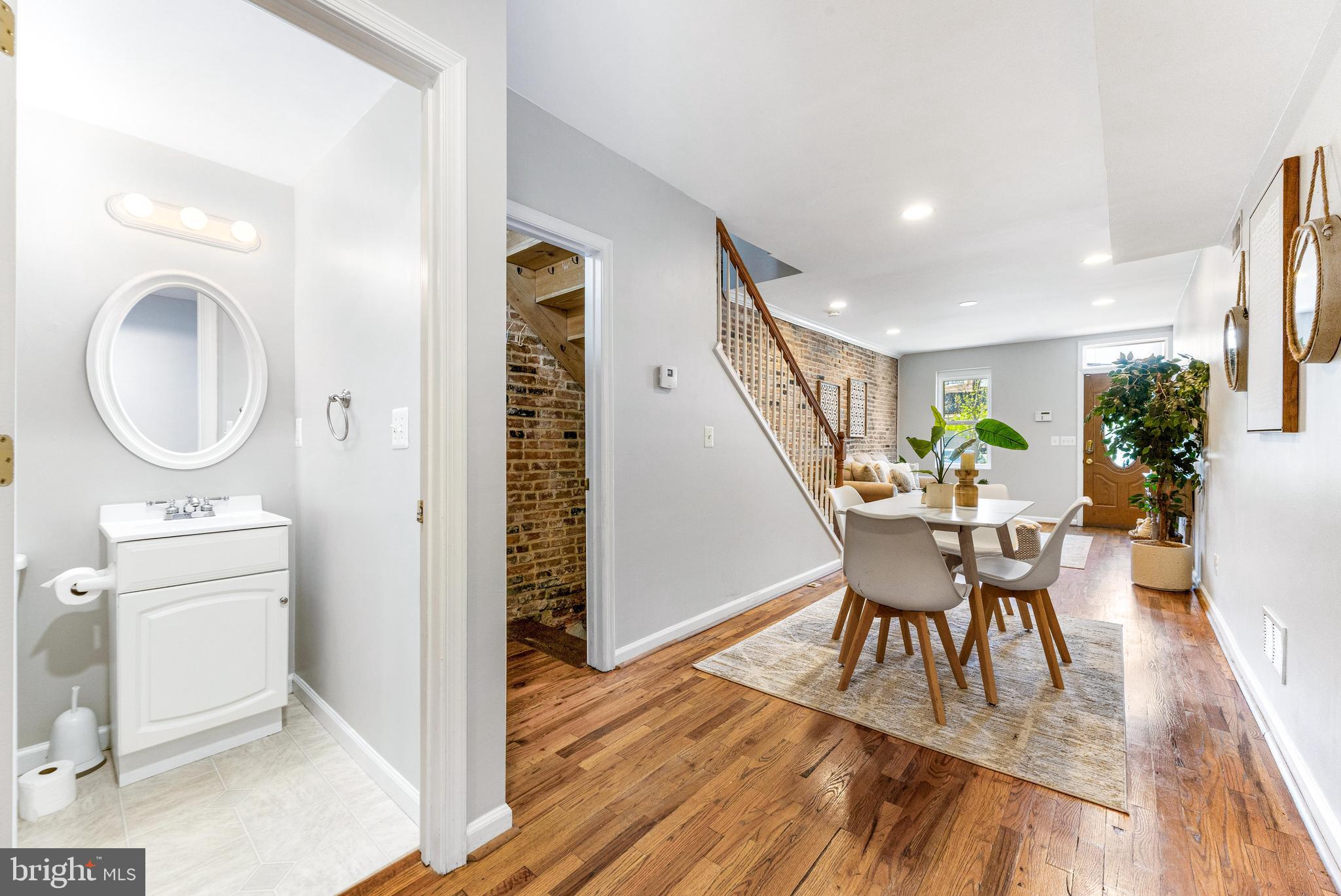 LOCUST POINT - Residential