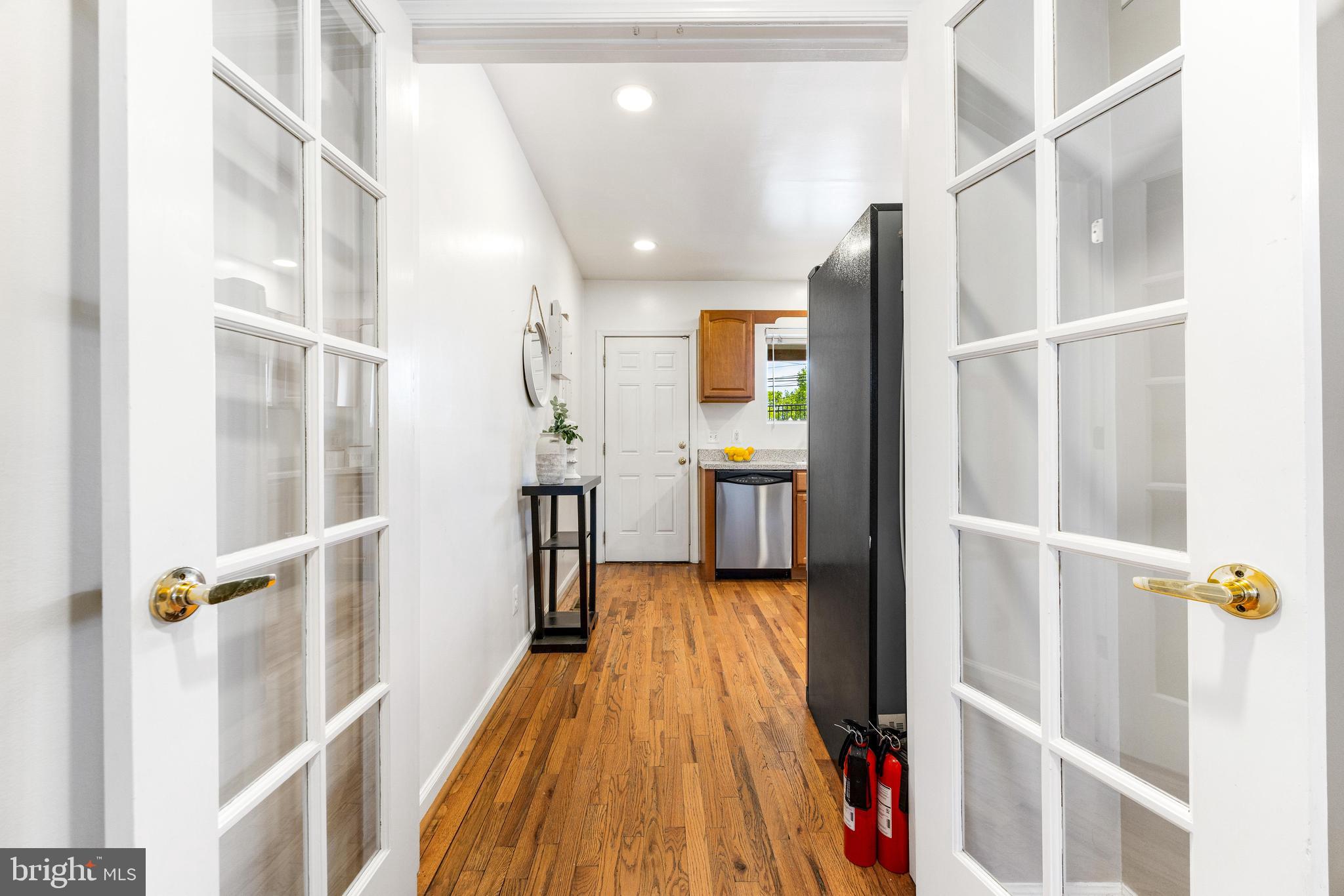 LOCUST POINT - Residential