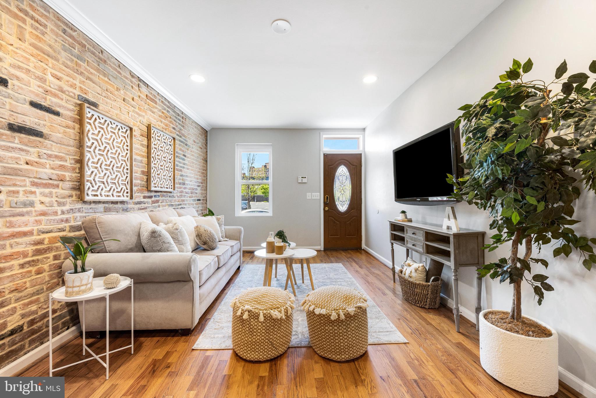 LOCUST POINT - Residential