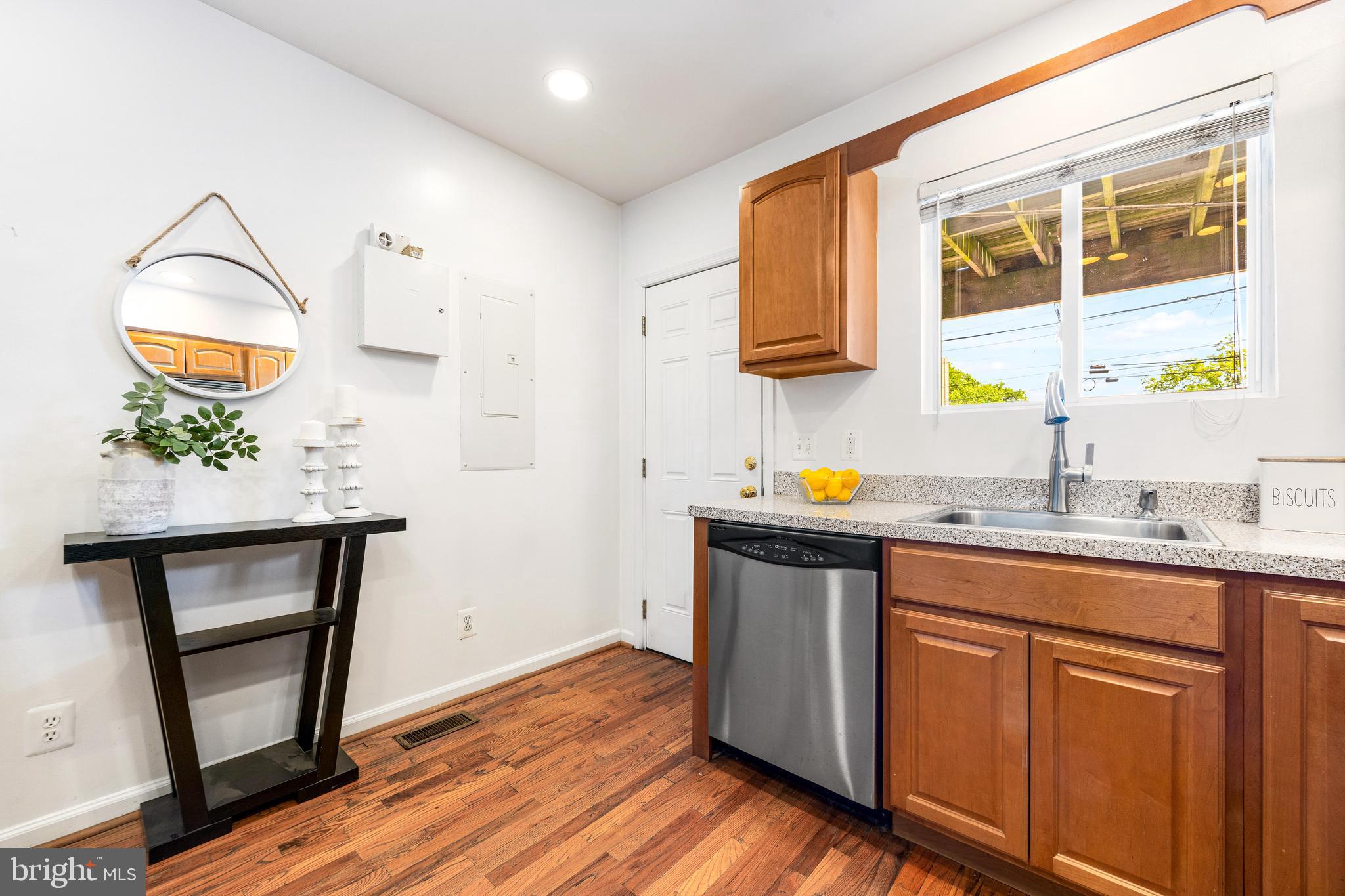 LOCUST POINT - Residential