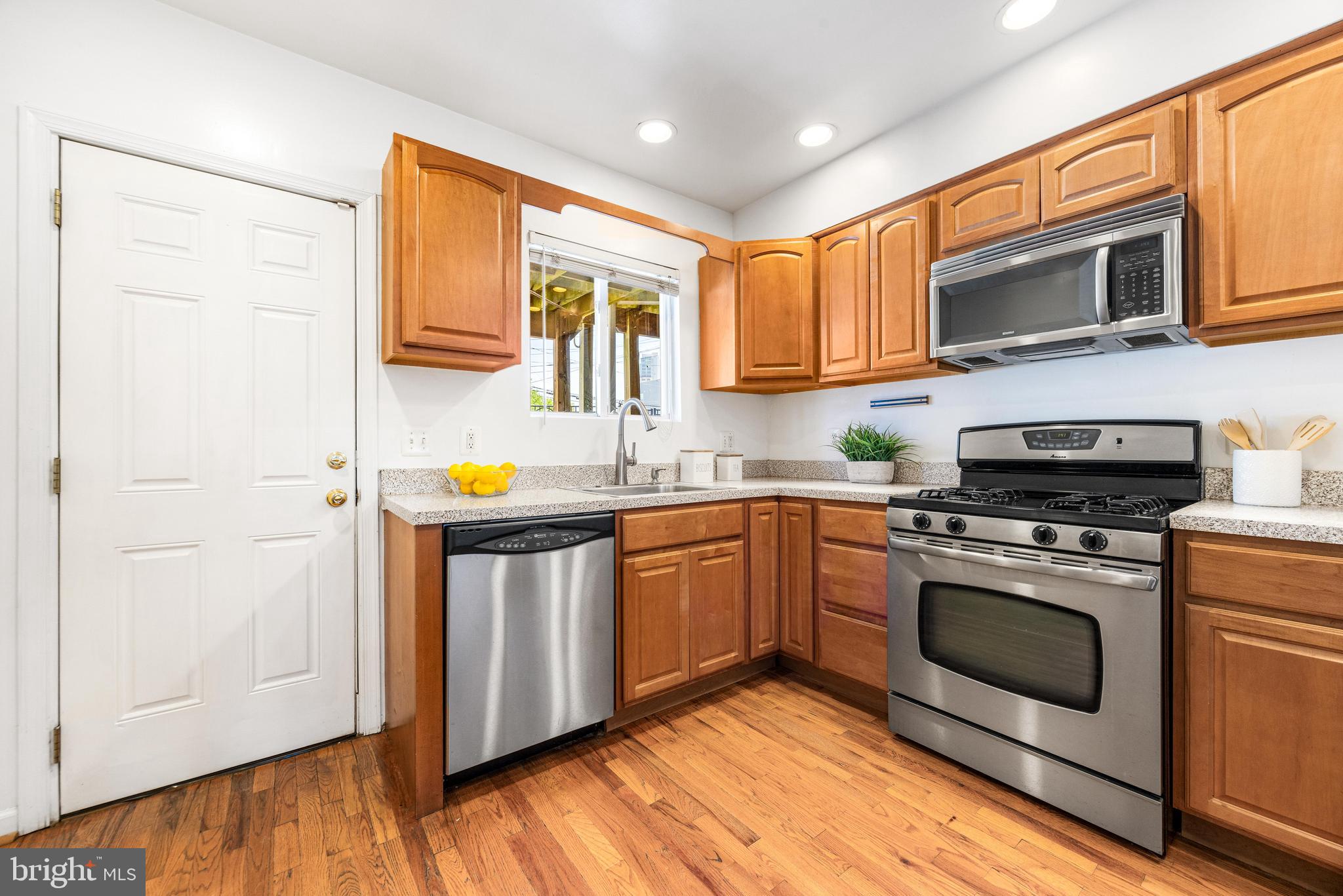 LOCUST POINT - Residential