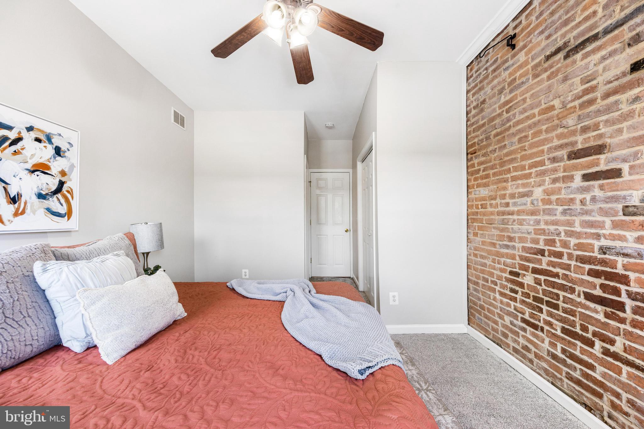 LOCUST POINT - Residential