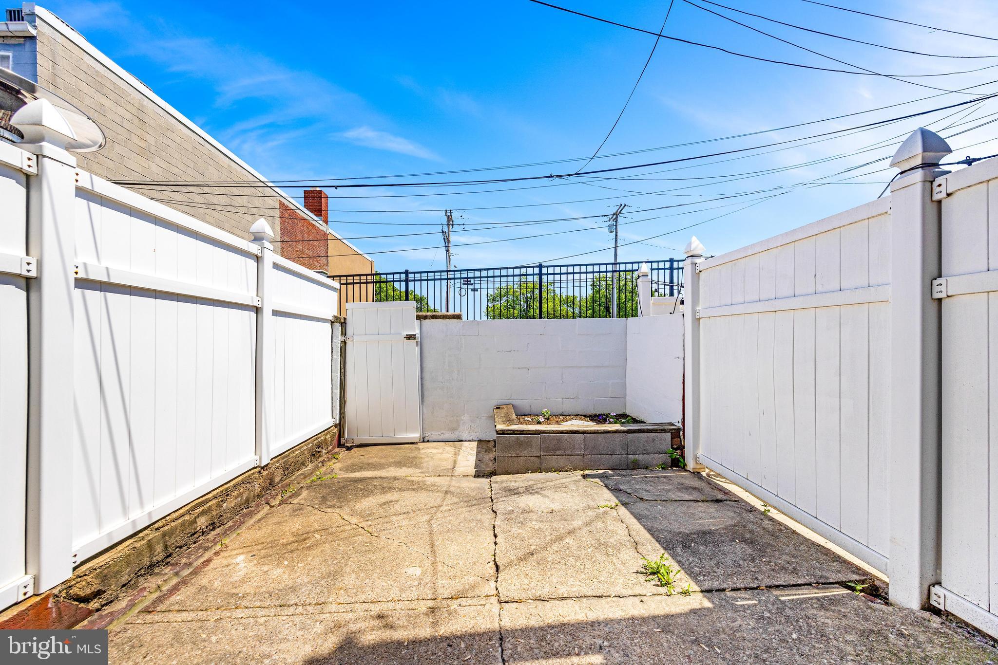 LOCUST POINT - Residential