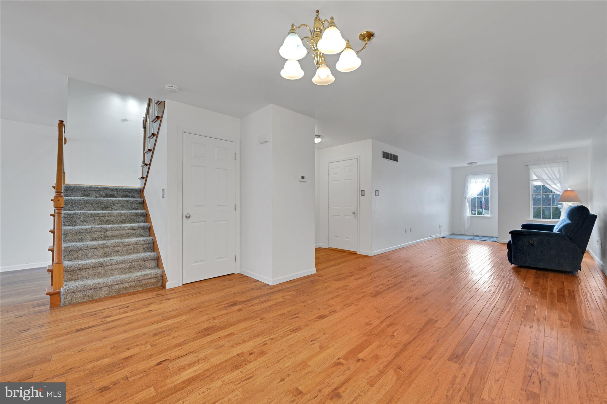 LANTERN GREEN - Residential