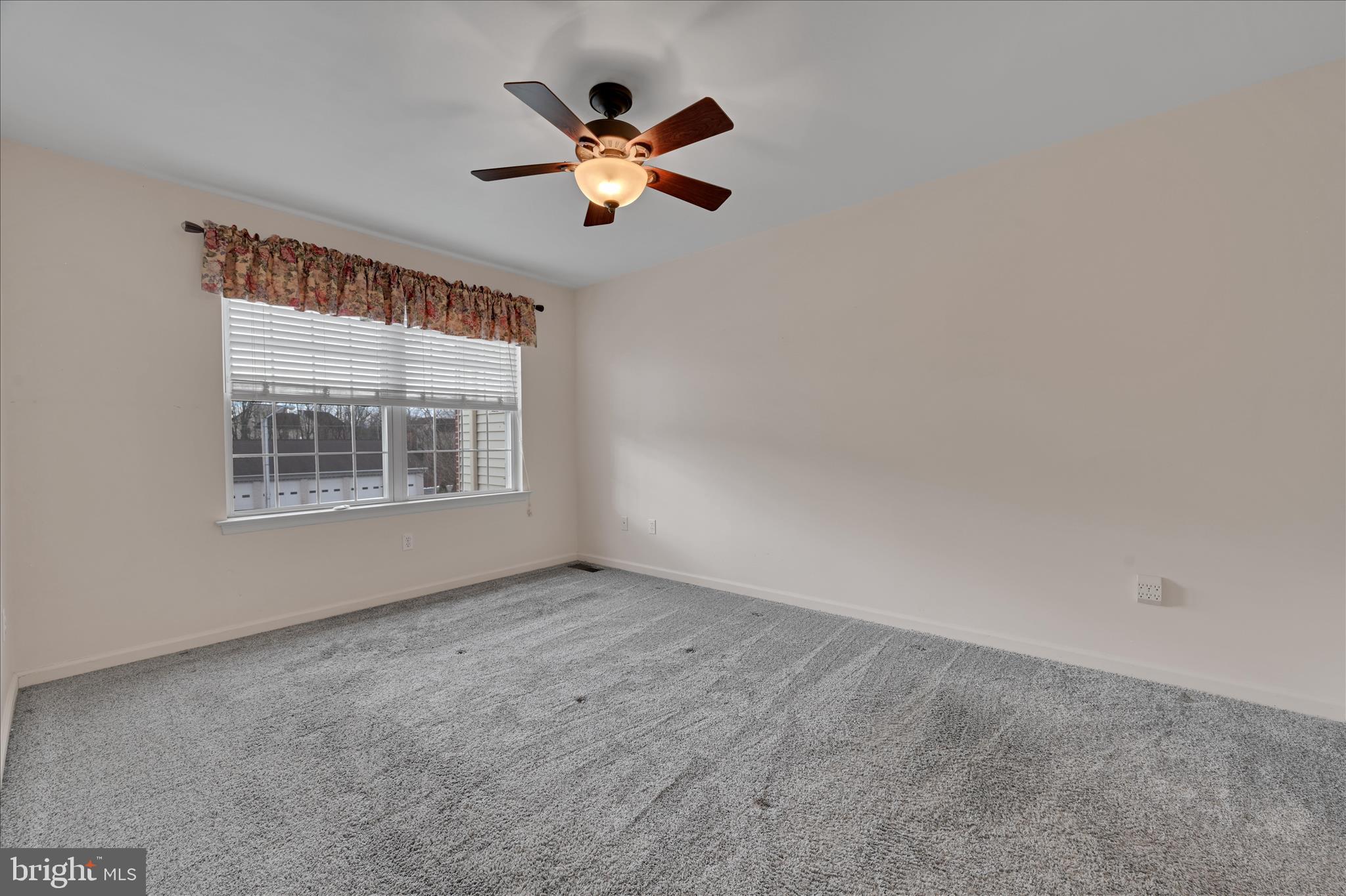 LANTERN GREEN - Residential