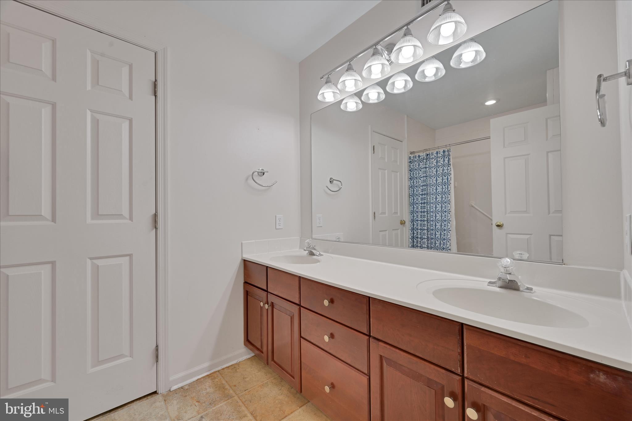 LANTERN GREEN - Residential