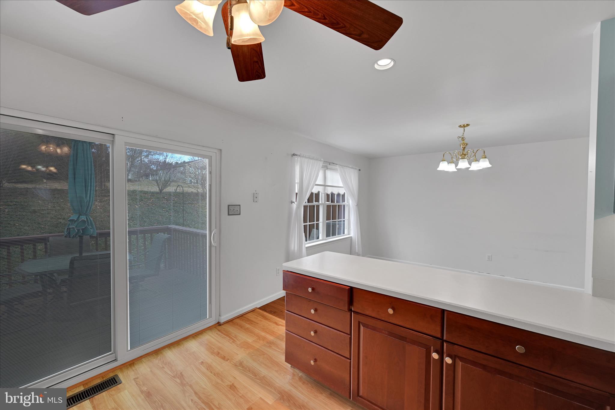 LANTERN GREEN - Residential