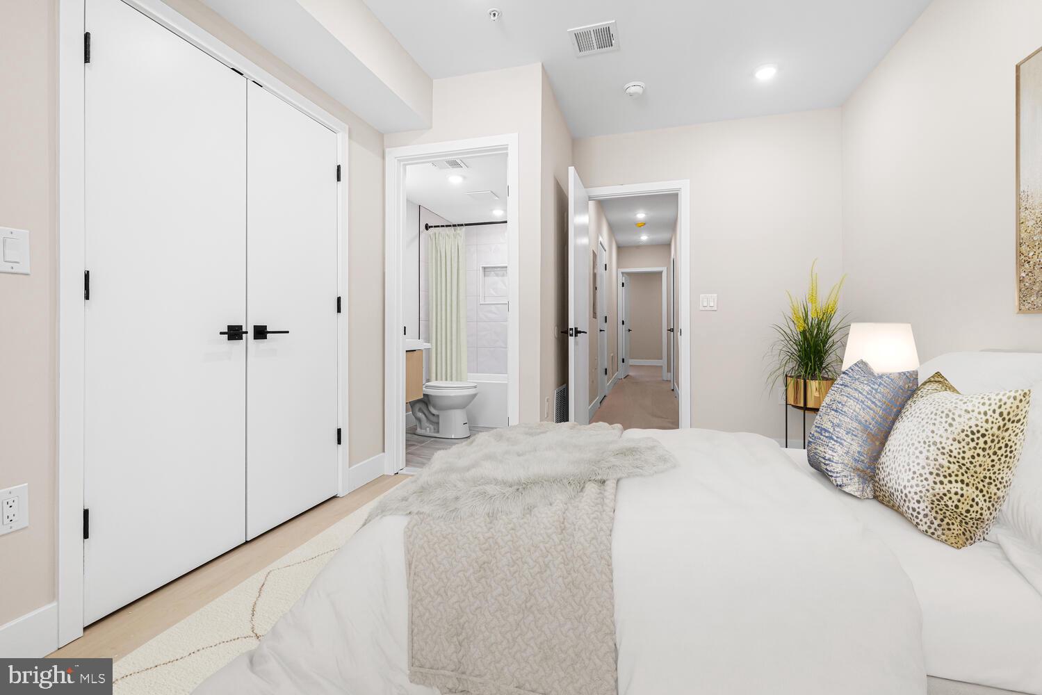 PORT RICHMOND - Residential Income