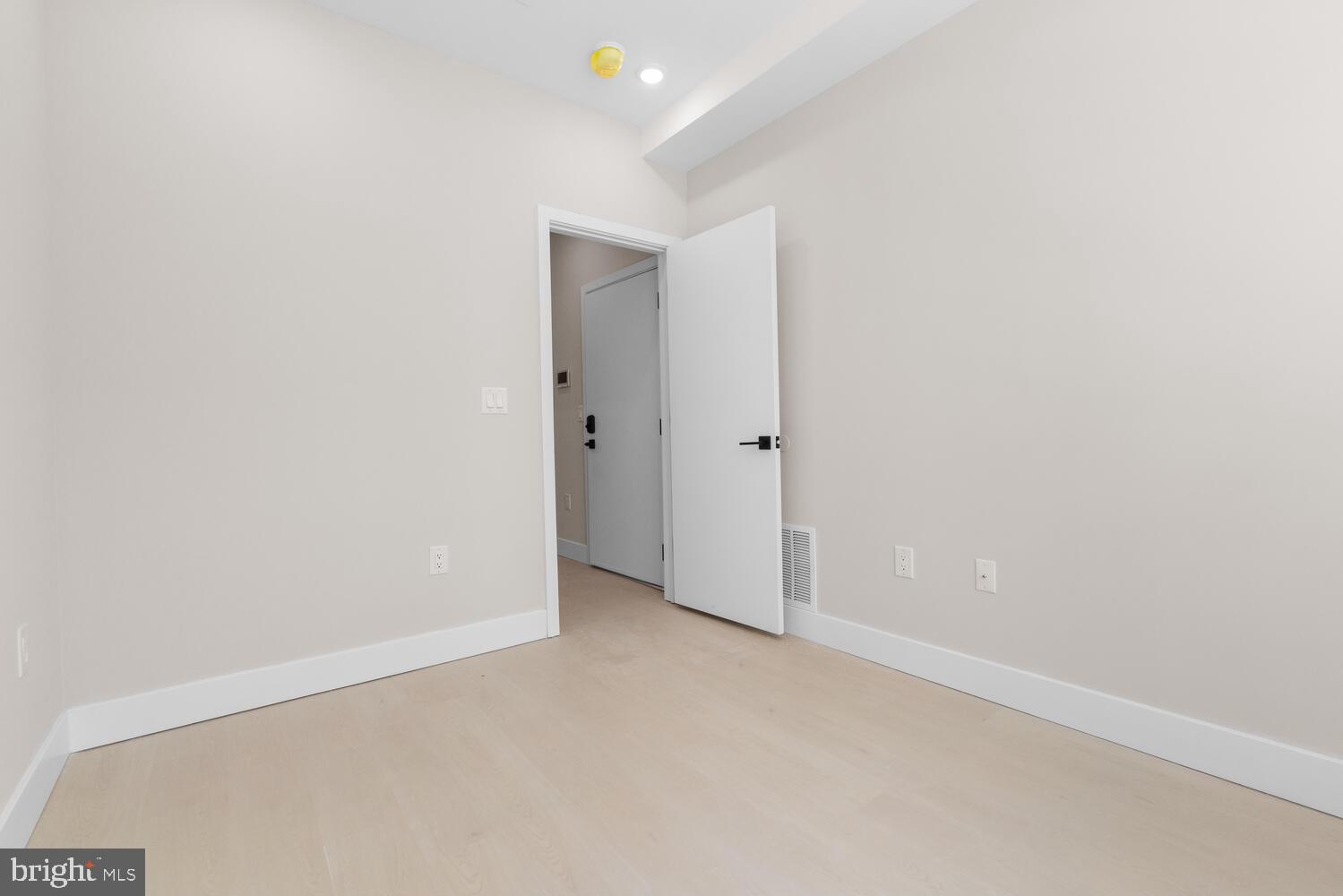 PORT RICHMOND - Residential Income