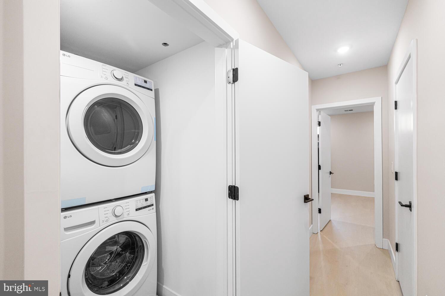 PORT RICHMOND - Residential Income