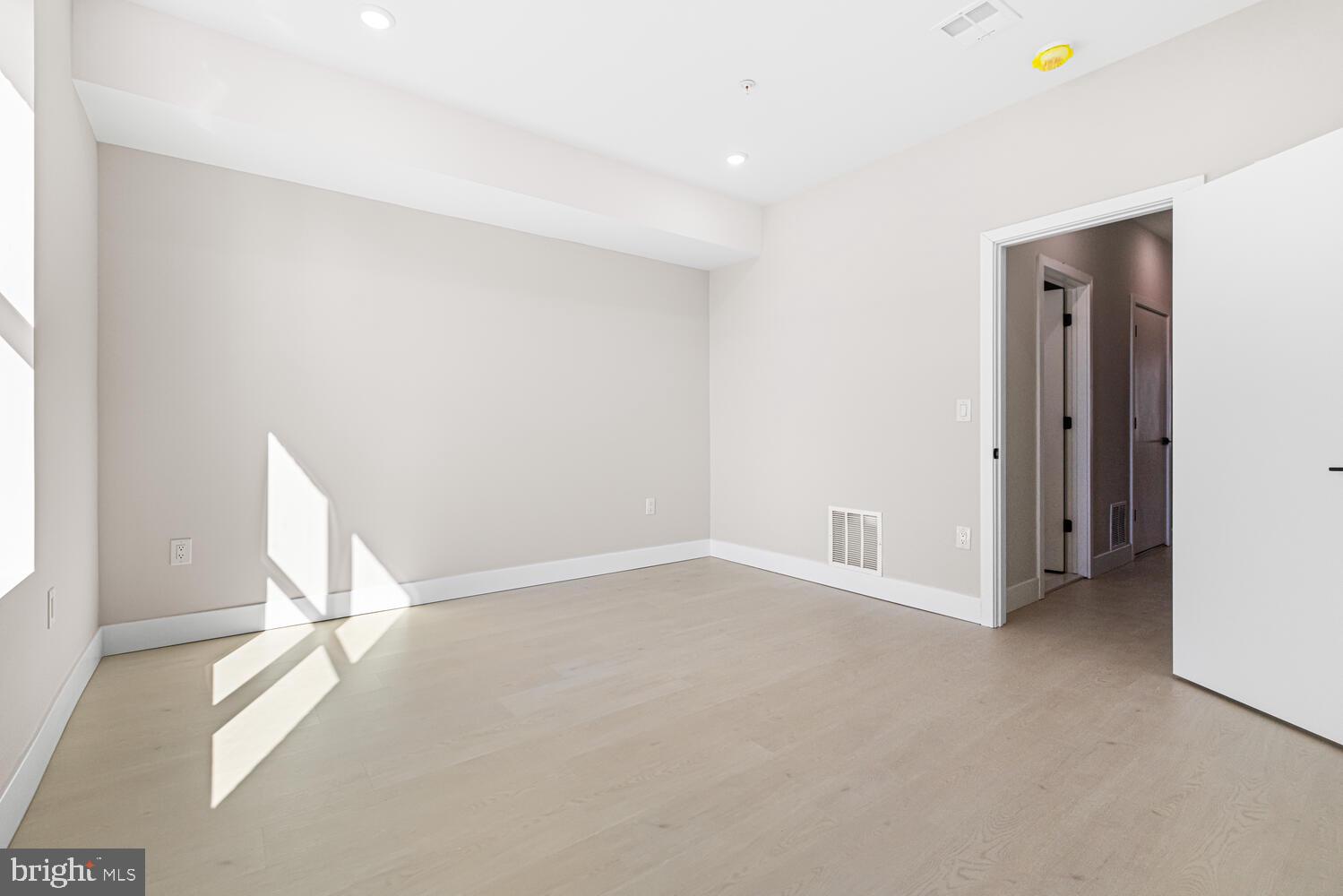 PORT RICHMOND - Residential Income