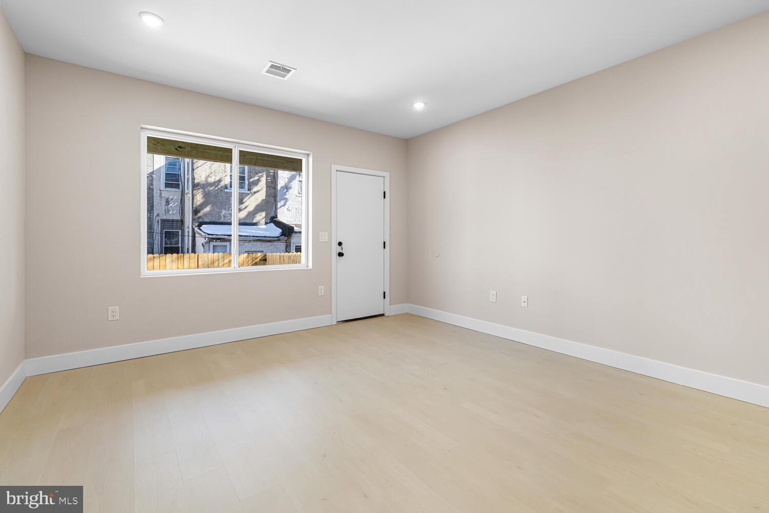 PORT RICHMOND - Residential Income