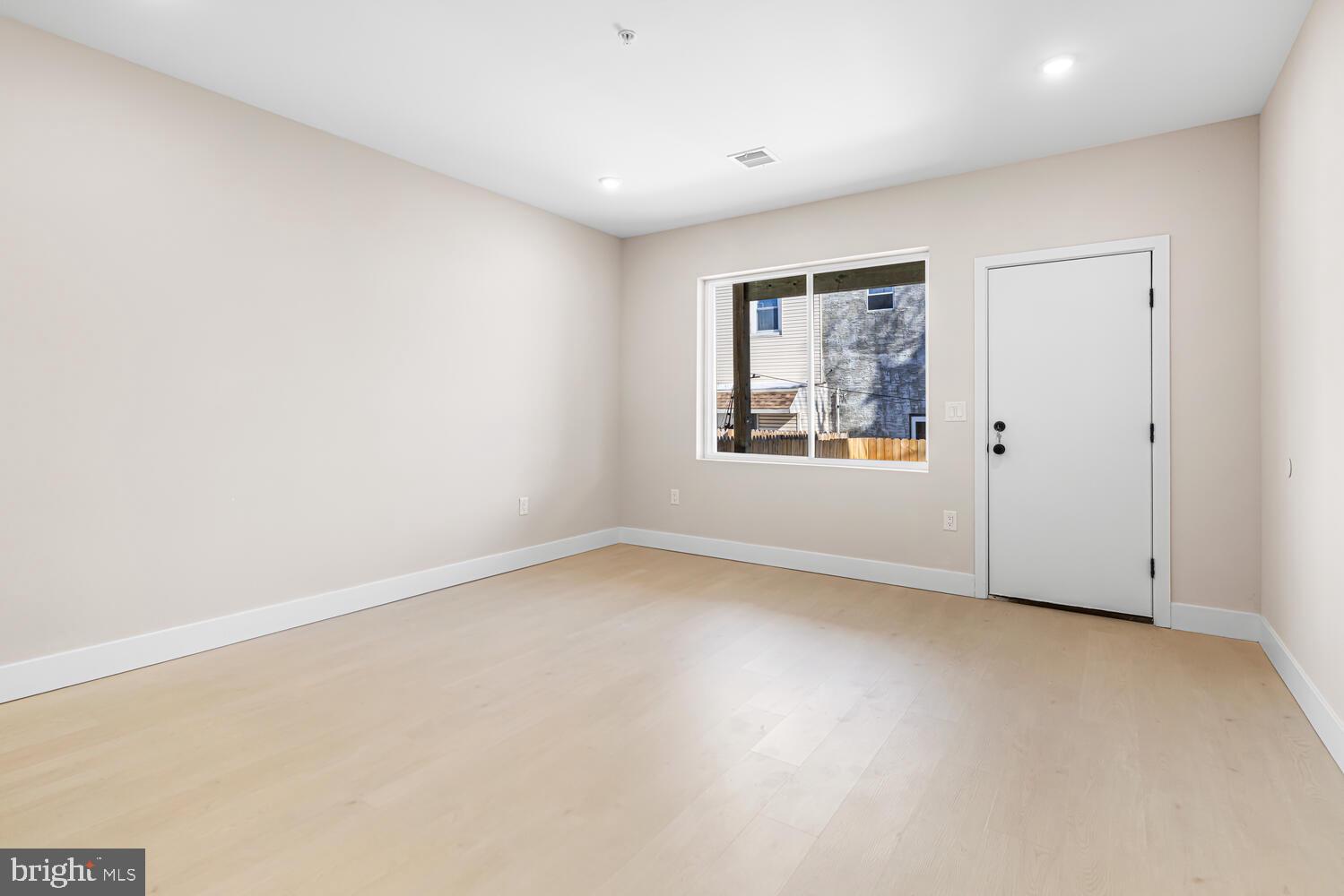 PORT RICHMOND - Residential Income