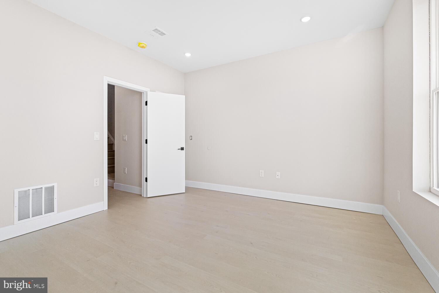 PORT RICHMOND - Residential Income