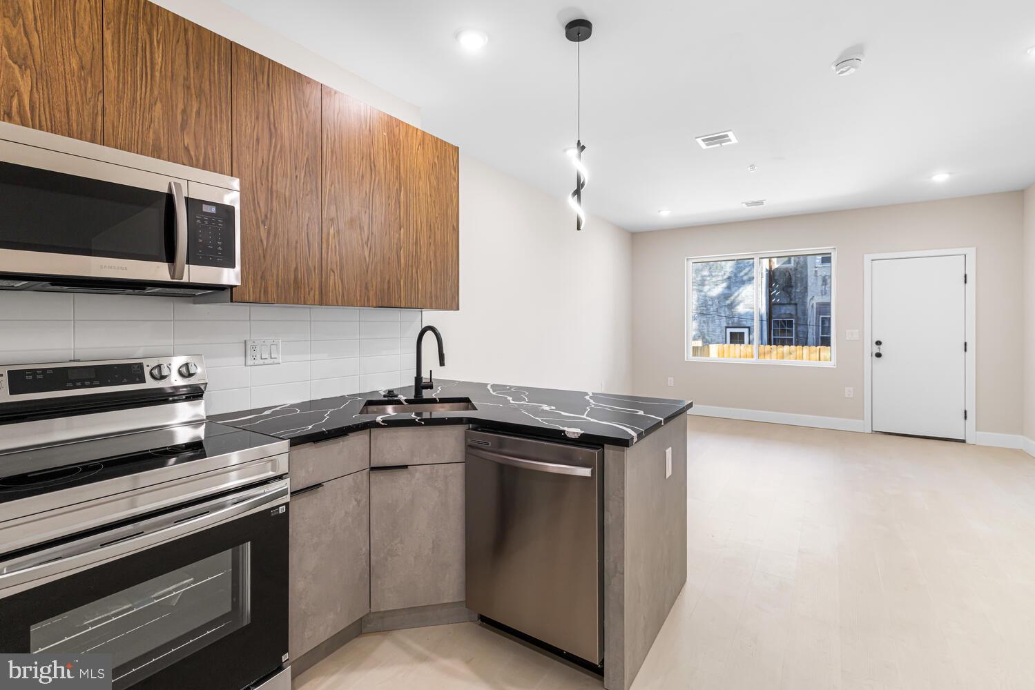 PORT RICHMOND - Residential Income