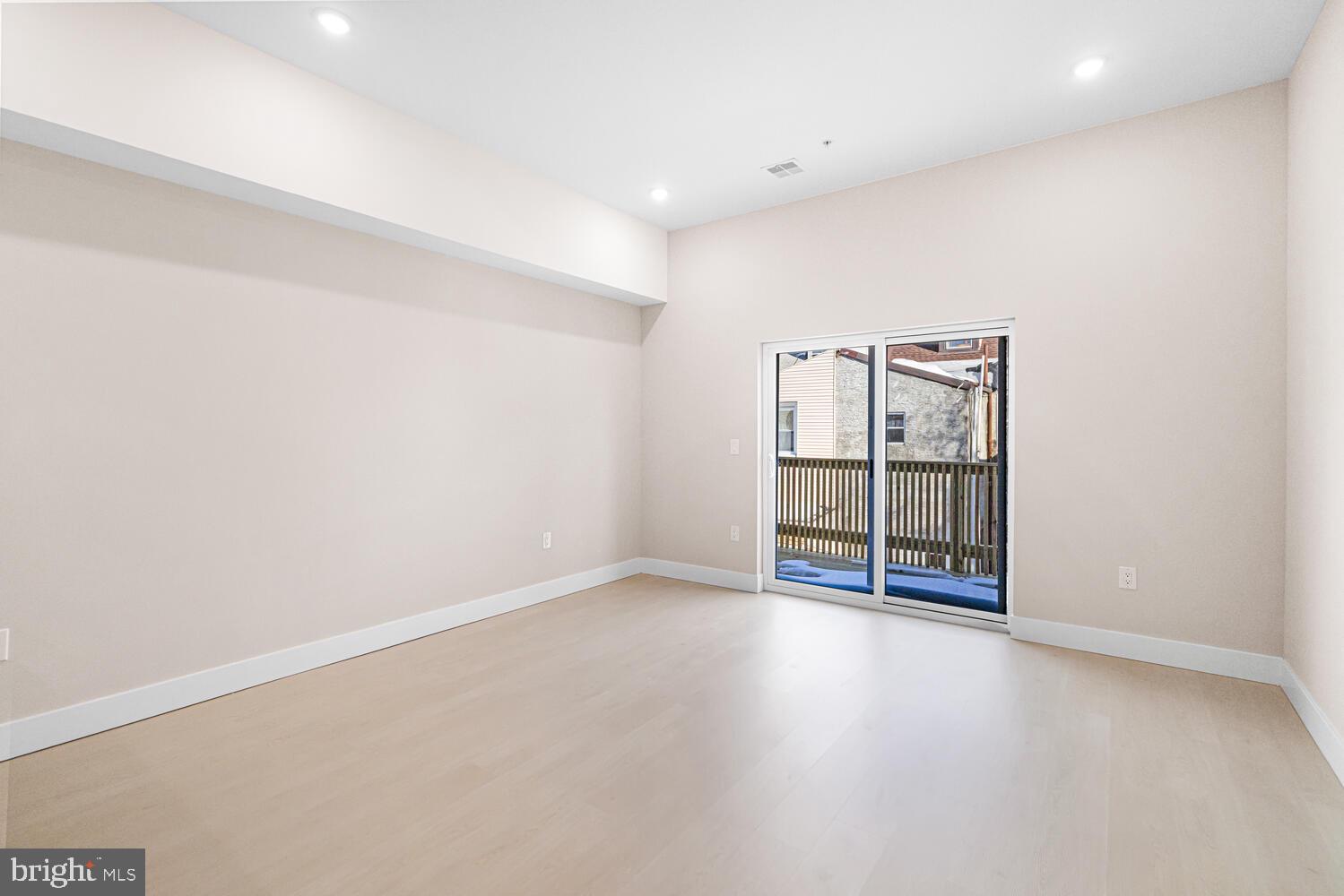 PORT RICHMOND - Residential Income