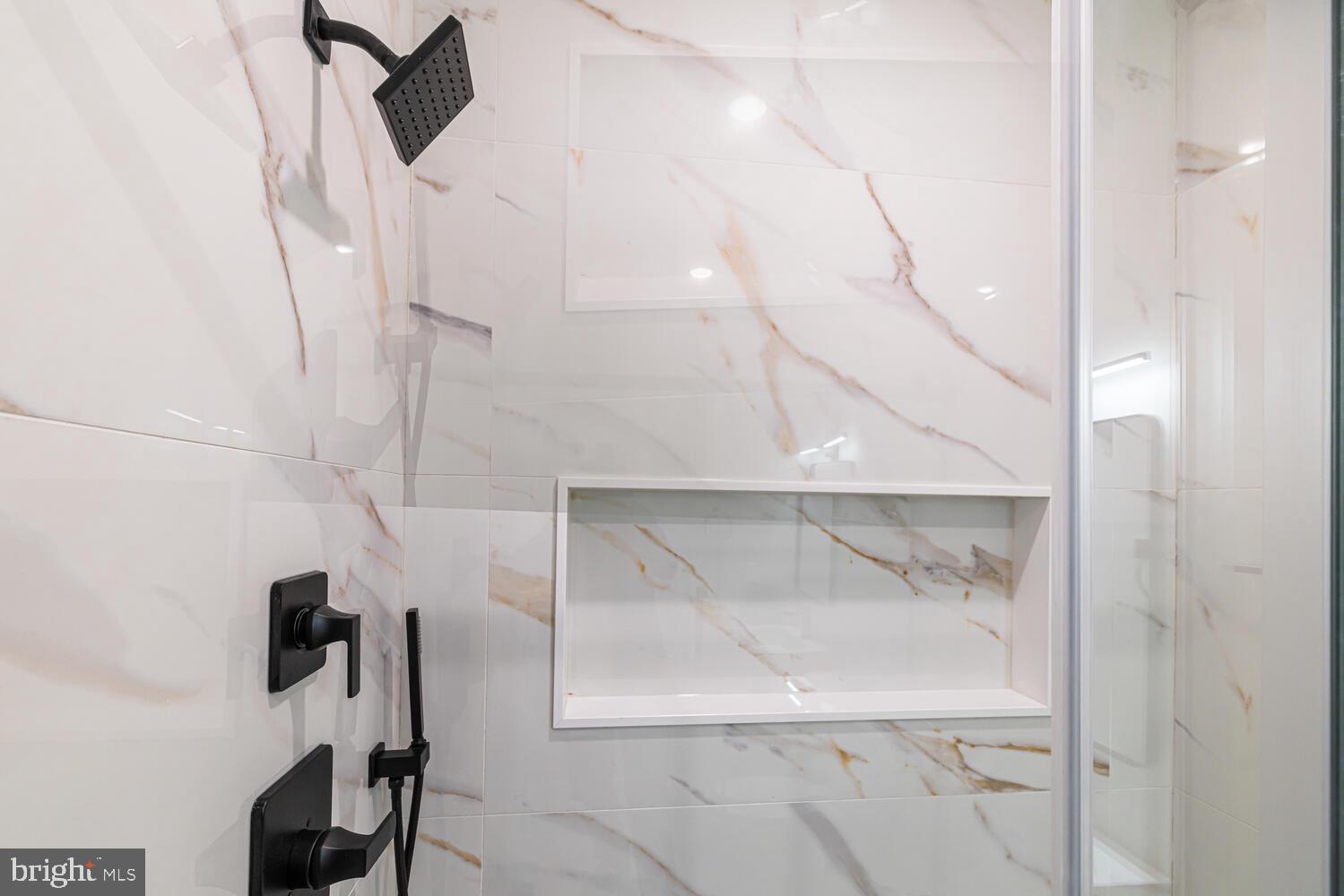 PORT RICHMOND - Residential Income