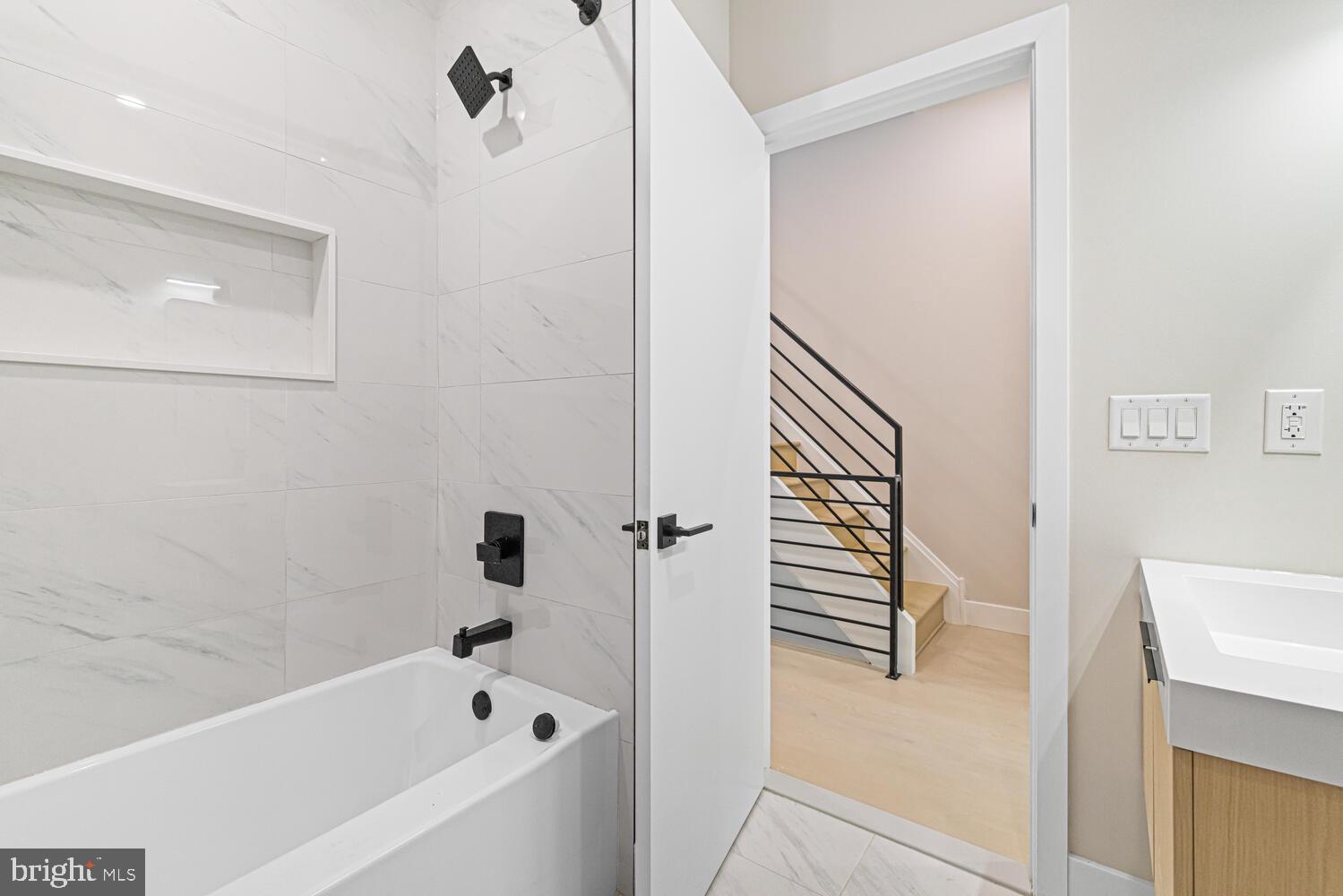 PORT RICHMOND - Residential Income