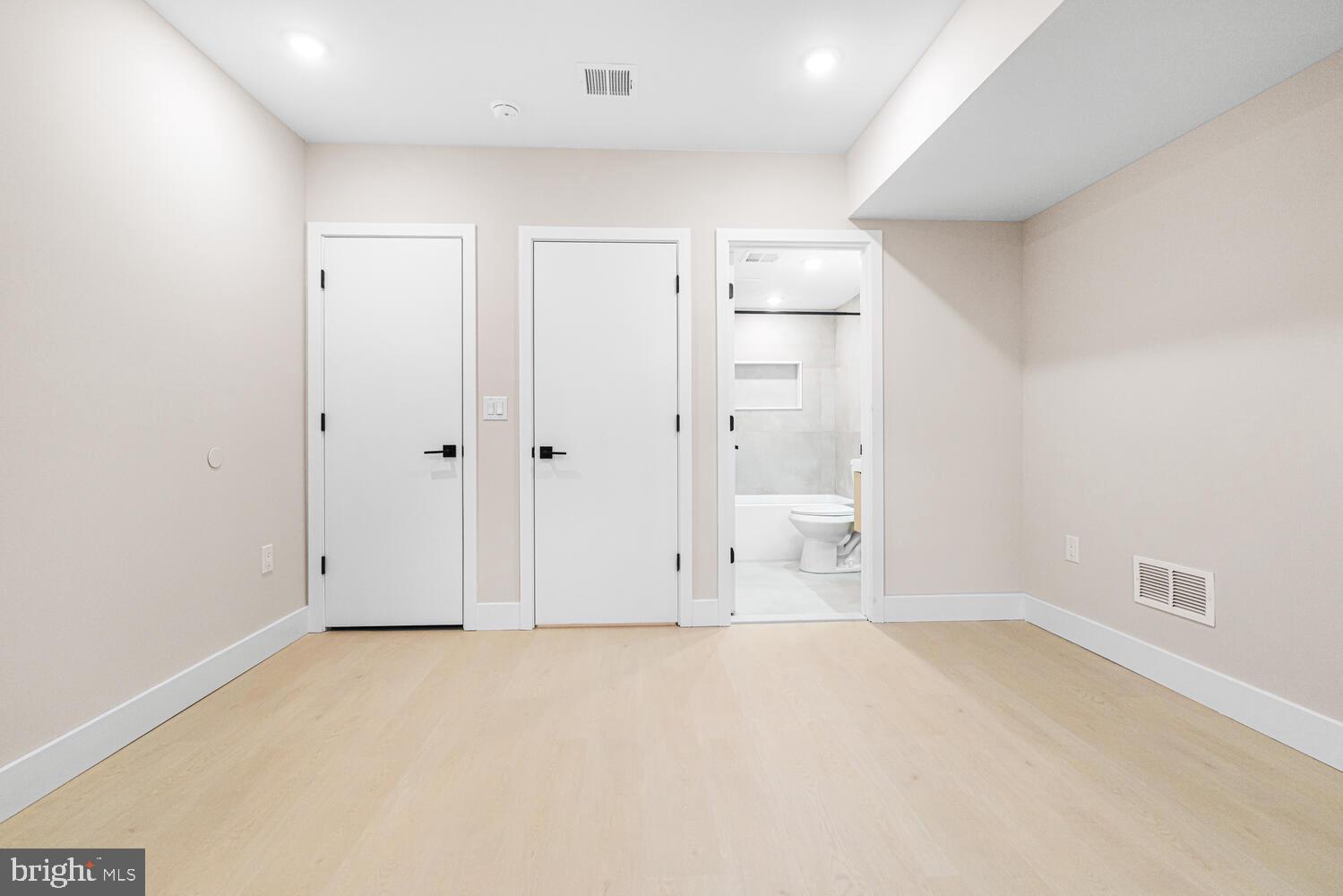 PORT RICHMOND - Residential Income