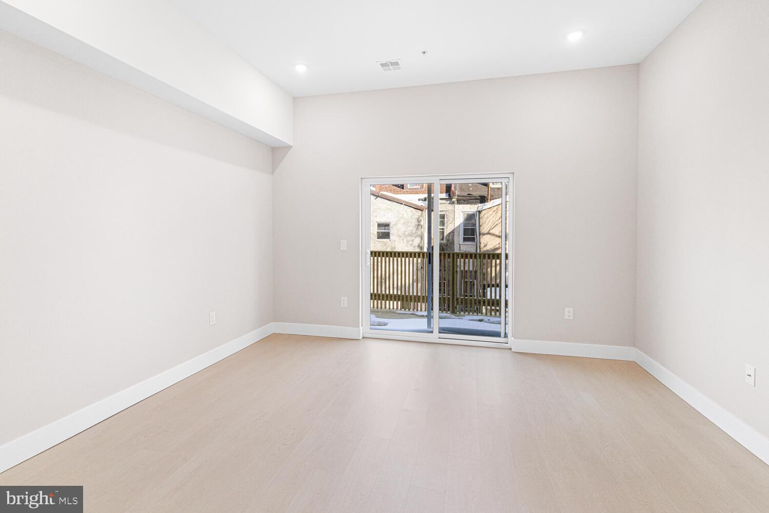 PORT RICHMOND - Residential Income