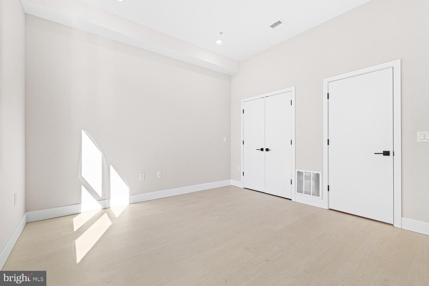 PORT RICHMOND - Residential Income