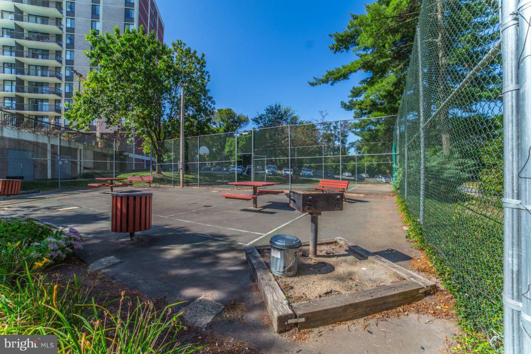 MCLEAN HOUSE - Residential