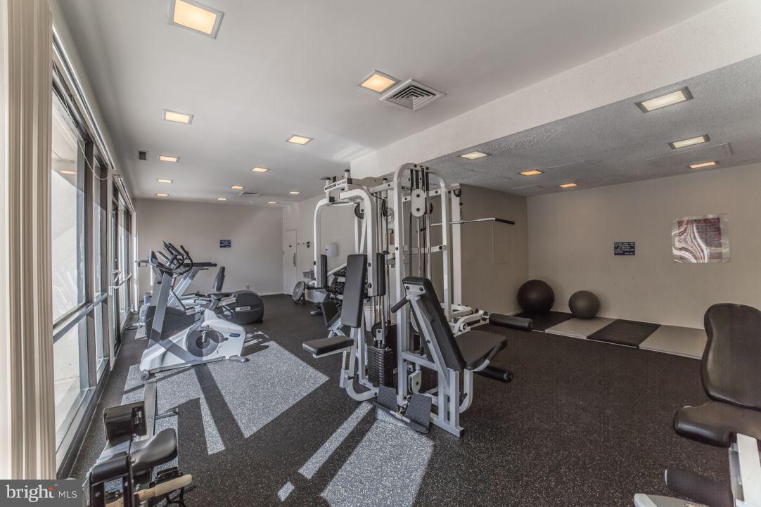 MCLEAN HOUSE - Residential