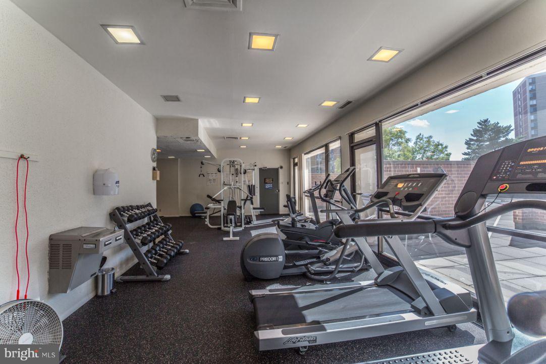 MCLEAN HOUSE - Residential